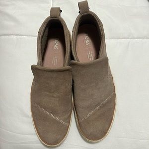 Tom’s slip on mid top